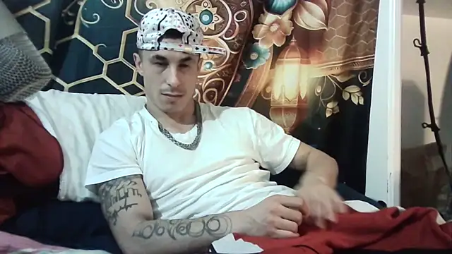 Snapshot of --D-a-D-D-y- chatting on 10-21-25, 09:47 --D-a-D-D-y- online show from 10-21-25, 09:47