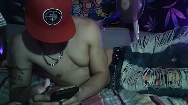 Snapshot of --D-a-D-D-y- chatting on 10-13-25, 05:20 --D-a-D-D-y- online show from 10-13-25, 05:20