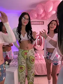 Snapshot of sarasoto_1 chatting on 03-08-25, 08:35 sarasoto 1 online show from 03-08-25, 08:35