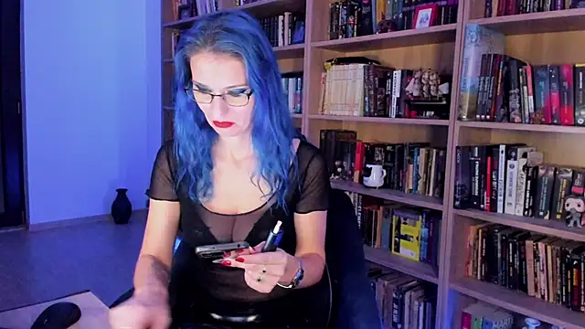 Queen of Hearts1 online show from 11-30-25, 09:04