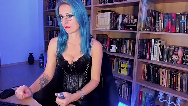 Queen of Hearts1 online show from 11-15-25, 08:24