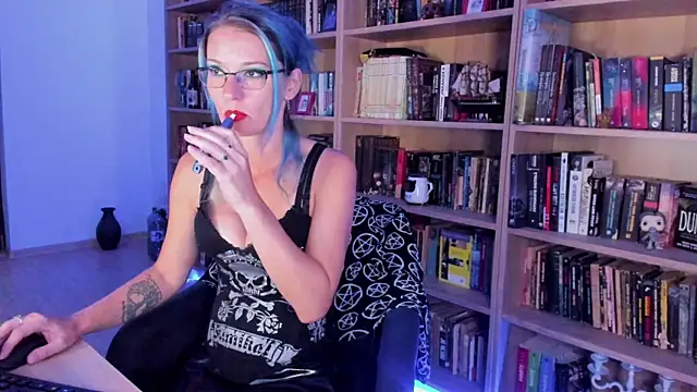 Queen of Hearts1 online show from 09-10-25, 07:46