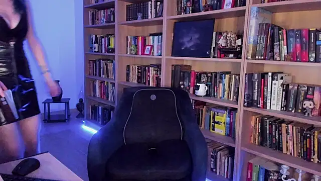 Queen of Hearts1 online show from 02-05-26, 08:37