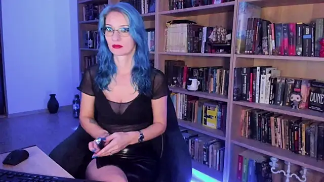 Queen of Hearts1 online show from 10-30-25, 08:06