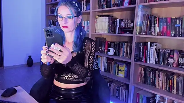 Queen of Hearts1 online show from 10-09-25, 07:47