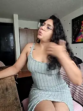 Thaliacooper  online show from 04-21-26, 09:43