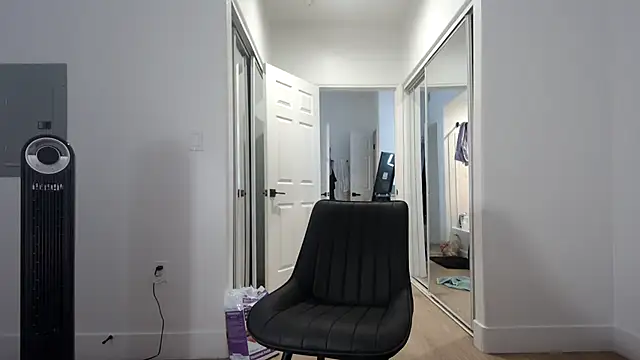 QueenLolaX online show from 05-23-26, 07:40