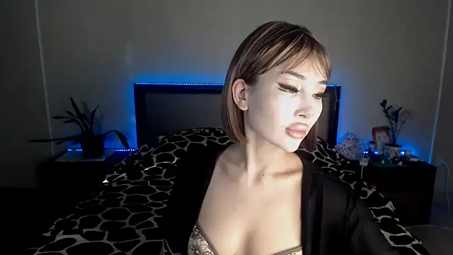 Snapshot of Izalimka chatting on 03-07-25, 03:19 Izalimka online show from 03-07-25, 03:19