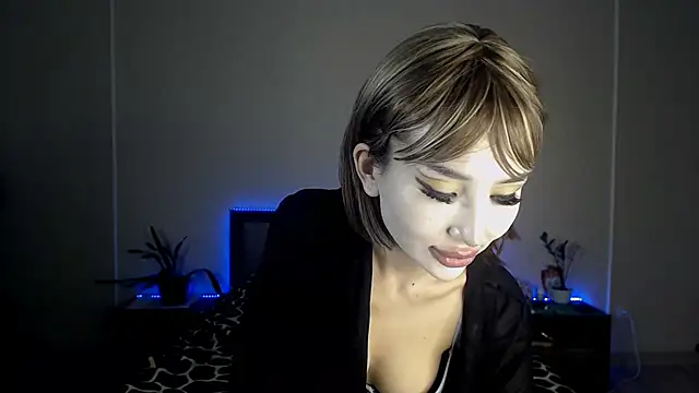 Snapshot of Izalimka chatting on 03-11-25, 06:19 Izalimka online show from 03-11-25, 06:19