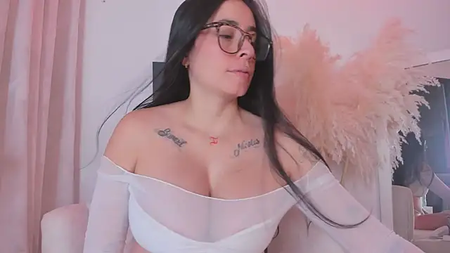 msschloee  online show from 06-17-26, 06:51