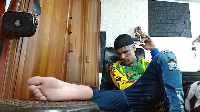 Snapshot of GeorgeZarrate chatting on 10-14-25, 09:47 GeorgeZarrate online show from 10-14-25, 09:47