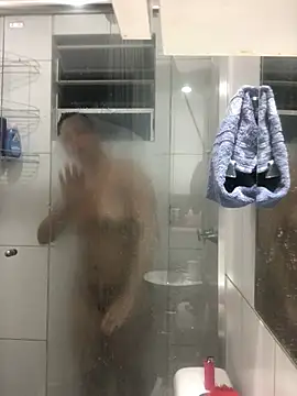 Snapshot of bellinii07 chatting on 02-24-25, 04:05 bellinii07 online show from 02-24-25, 04:05