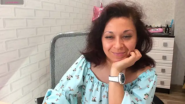 Snapshot of TeasyLana chatting on 05-21-26, 04:54 TeasyLana online show from 05-21-26, 04:54