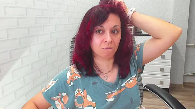 Snapshot of TeasyLana chatting on 02-15-25, 07:28 TeasyLana online show from 02-15-25, 07:28