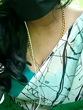 Snapshot of Aishu-tamil09 chatting on 12-16-24, 04:49 Aishu-tamil09 online show from 12-16-24, 04:49