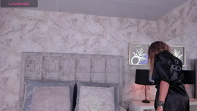 Luna18Pink online show from 04-28-26, 12:42