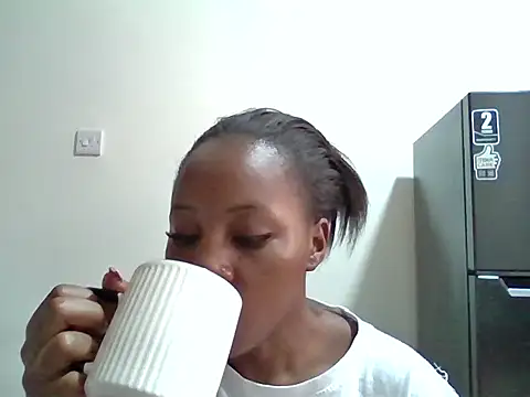 Snapshot of Queen_loveer chatting on 02-05-26, 04:30 Queen loveer online show from 02-05-26, 04:30