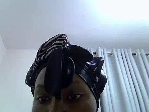 Snapshot of Queen_loveer chatting on 03-24-26, 03:28 Queen loveer online show from 03-24-26, 03:28