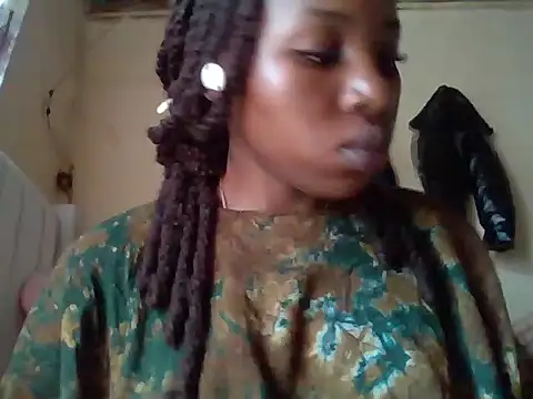 Queen loveer online show from 11-16-25, 08:08