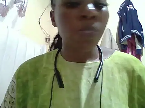Snapshot of Queen_loveer chatting on 09-20-25, 06:46 Queen loveer online show from 09-20-25, 06:46