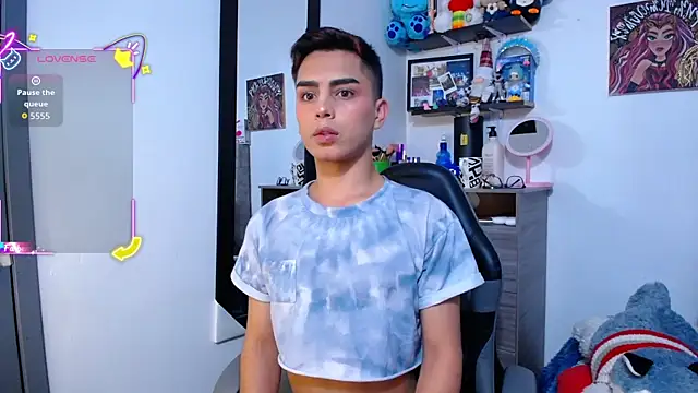 Snapshot of OwenBluee chatting on 02-25-26, 06:57 OwenBluee online show from 02-25-26, 06:57