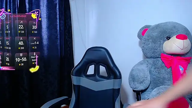 OwenBluee online show from 04-15-26, 04:22