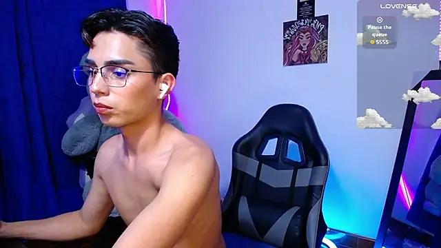 OwenBluee online show from 06-14-26, 05:19