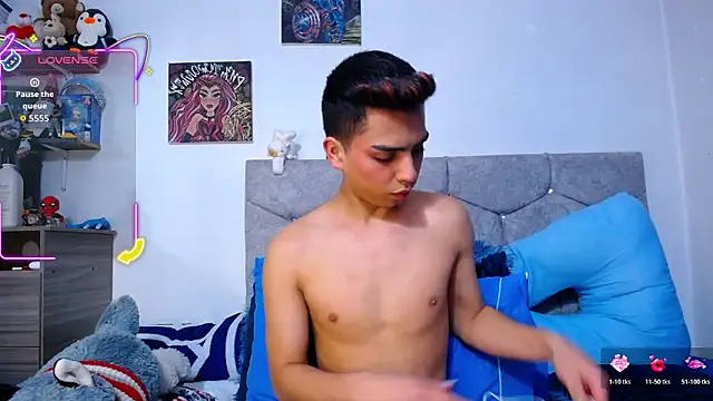 OwenBluee online show from 03-06-26, 05:46