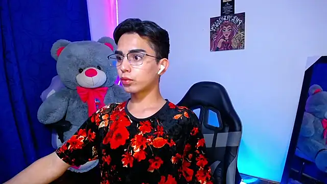 OwenBluee online show from 06-15-26, 06:13