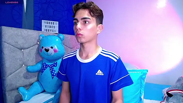 OwenBluee online show from 02-26-25, 03:25