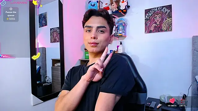 Snapshot of OwenBluee chatting on 02-06-26, 07:04 OwenBluee online show from 02-06-26, 07:04