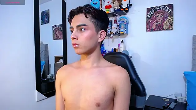 Snapshot of OwenBluee chatting on 02-08-26, 05:32 OwenBluee online show from 02-08-26, 05:32