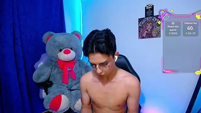 OwenBluee online show from 06-18-26, 06:34
