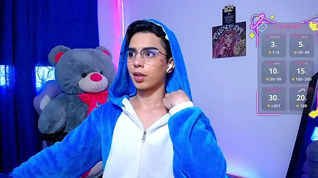 OwenBluee online show from 06-25-26, 01:49