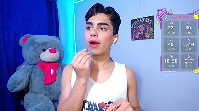 OwenBluee online show from 05-08-26, 05:06
