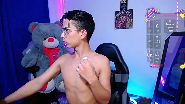 OwenBluee online show from 06-14-26, 01:24