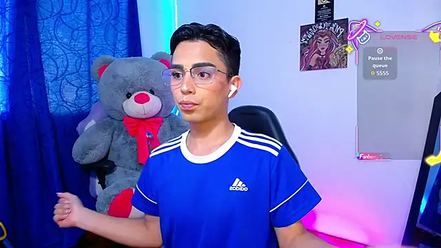 OwenBluee online show from 06-12-26, 10:40
