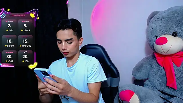 OwenBluee online show from 04-19-26, 02:12