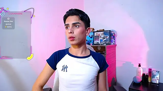 OwenBluee online show from 11-22-25, 05:39