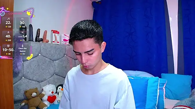 OwenBluee online show from 09-17-25, 03:03