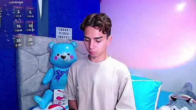 OwenBluee online show from 03-01-25, 05:52