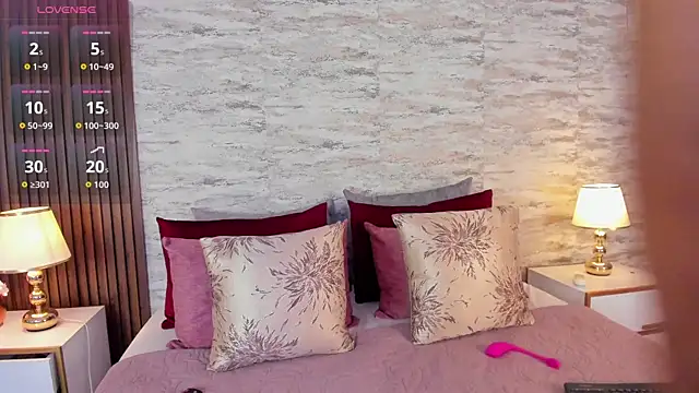 AndreaPink2024 online show from 11-30-25, 01:23