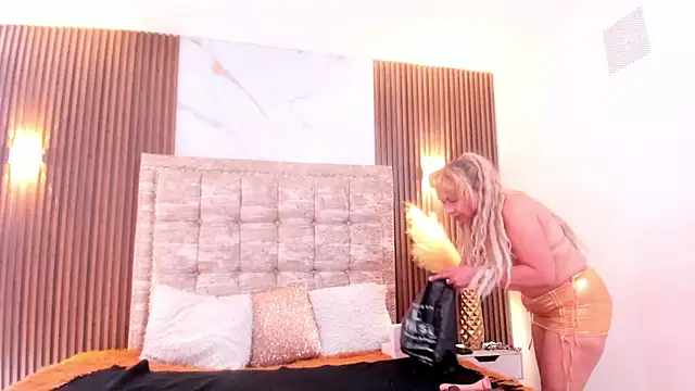 AnastasiaTaylor  online show from 10-30-25, 07:55