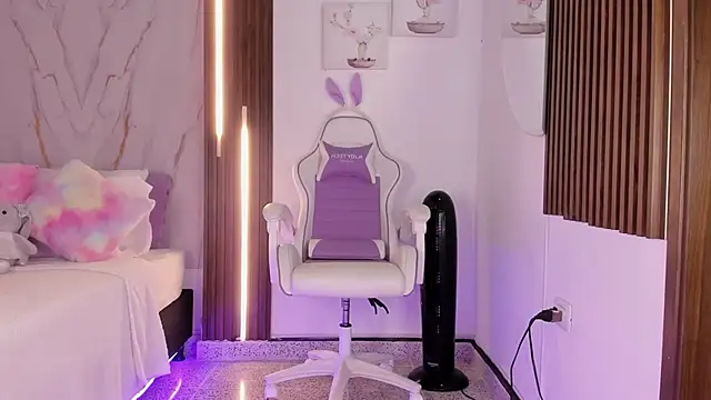 Snapshot of mia_six66 chatting on 10-10-25, 11:44 mia six66 online show from 10-10-25, 11:44