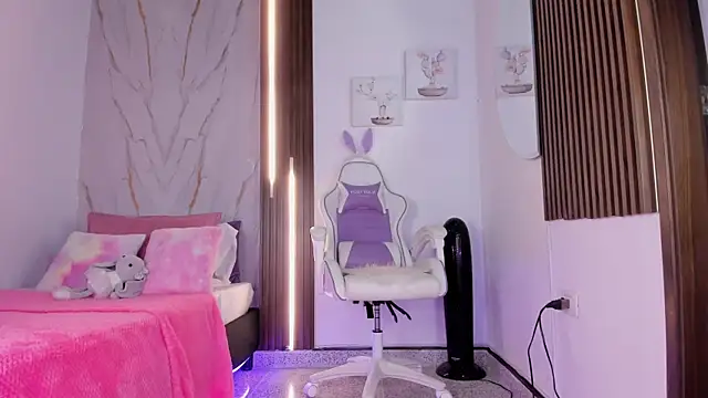 Snapshot of mia_six66 chatting on 10-07-25, 11:33 mia six66 online show from 10-07-25, 11:33