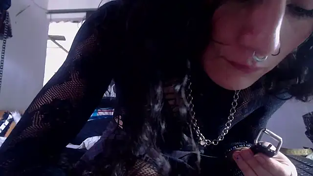 Zafiro subversiva online show from 12-22-25, 02:28