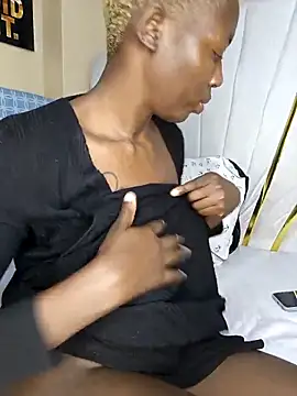 SquirtQueen16 online show from 04-14-26, 05:29