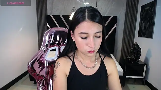 Snapshot of lizzyluk_ch chatting on 02-01-25, 04:43 lizzyluk ch online show from 02-01-25, 04:43