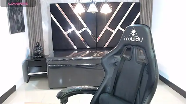 lizzyluk ch online show from 11-18-25, 10:45