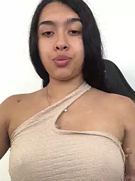 SweetLatiin  online show from 10-05-25, 06:53